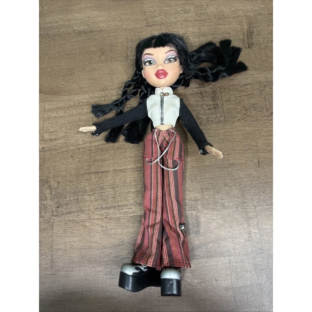 Bratz Doll Yasmin Sportz Soccer & Jade Xpress It Incomplete